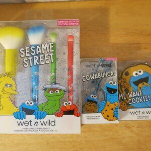 Wet n Wild Sesame Street Makeup Brushes Eyelash Curler & Mirror Bundle